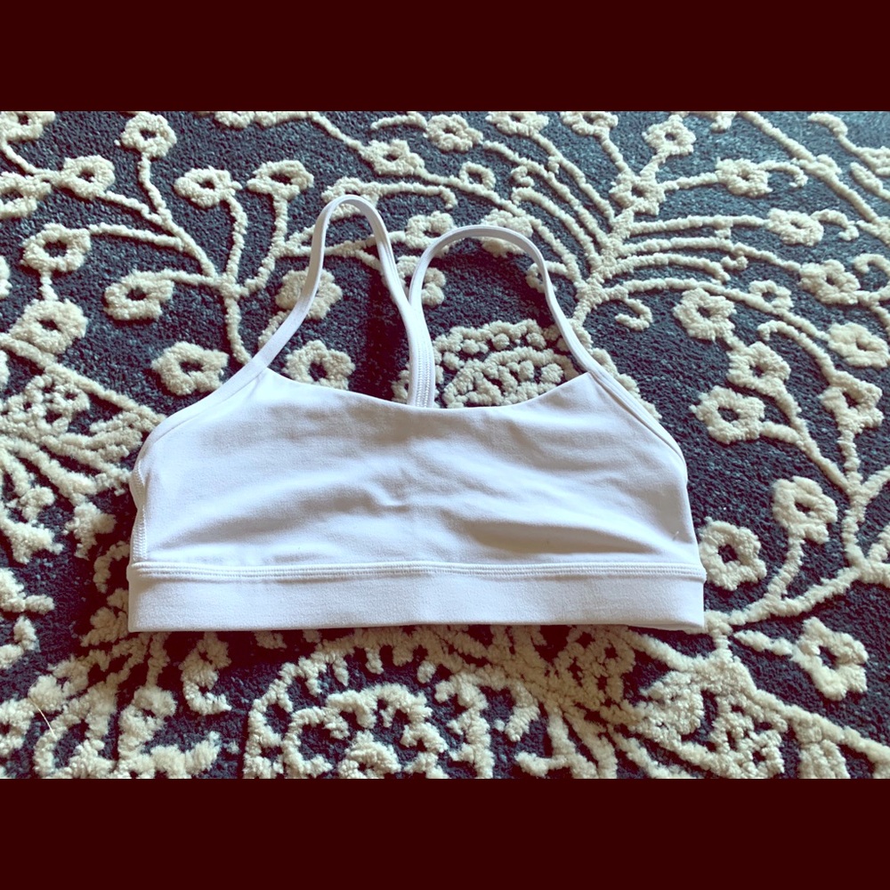 White LuLulemon sports bra